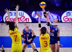 包含国际足坛风云激荡，精彩比赛火爆上演赛事舞台的词条